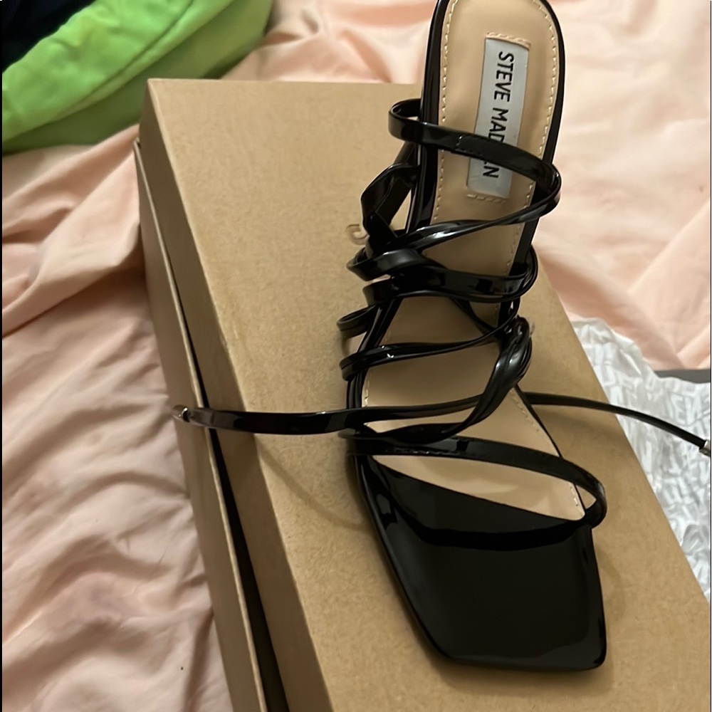 Black patent lace up shoes - Picture 3 of 4